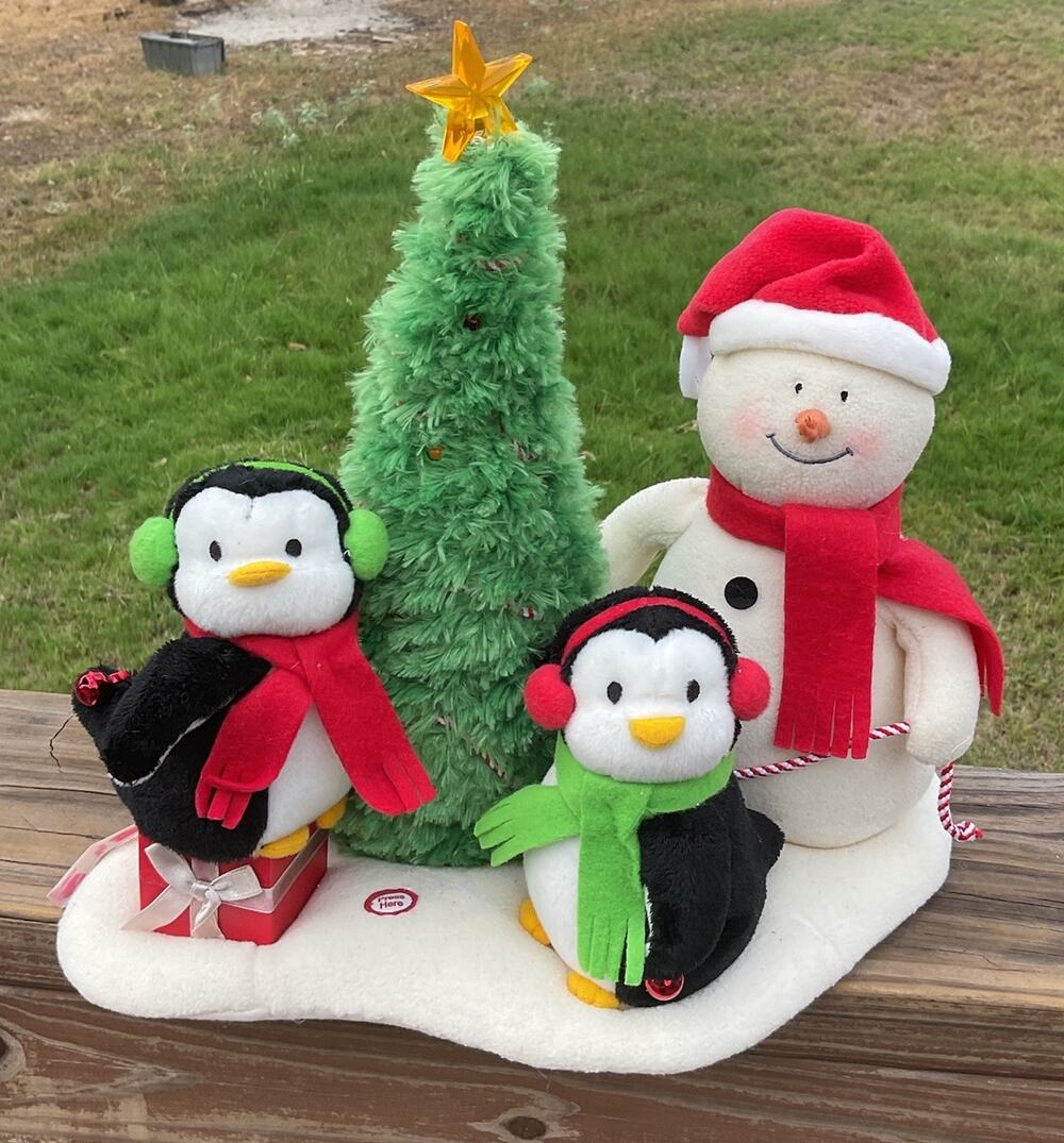 Hallmark Jingle Pals 2006 Very Merry Trio Singing Snowman Penguins